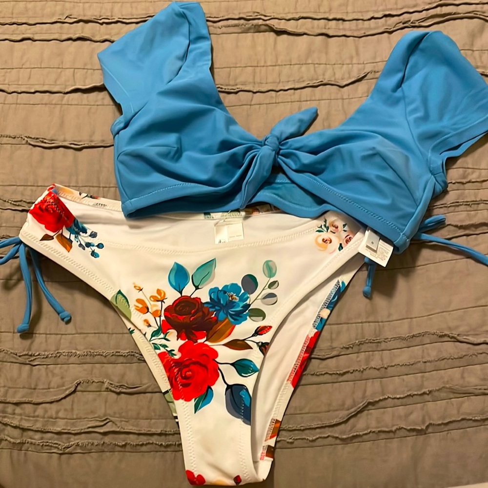 Brand is CUPSHE Size is a small fits extra small as well